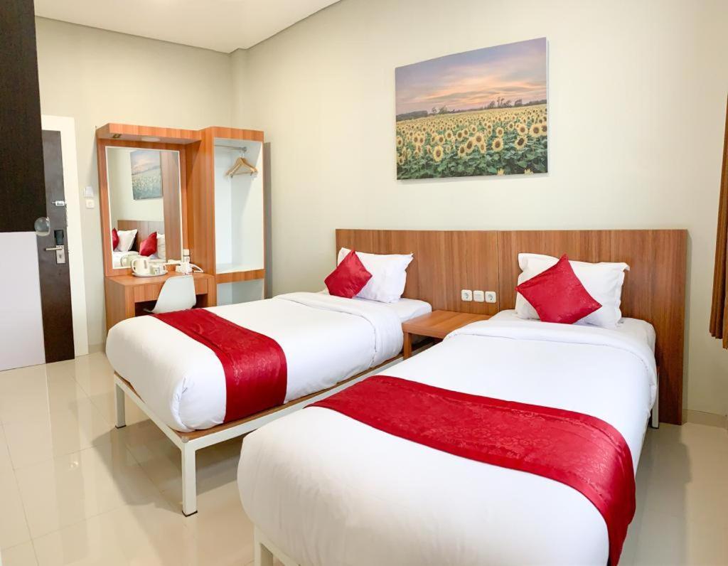 Oyo 2816 Privato Suite Kembaran Buitenkant foto