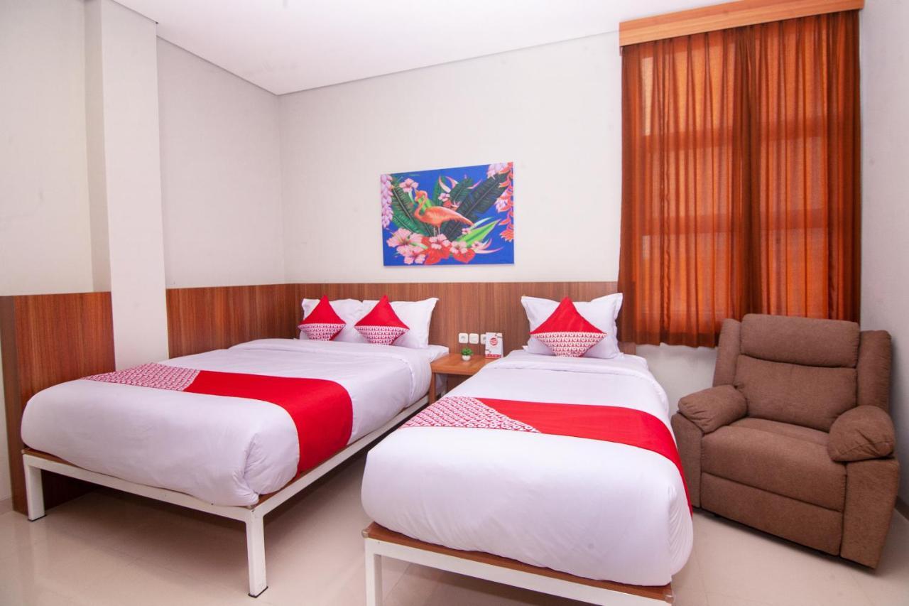Oyo 2816 Privato Suite Kembaran Buitenkant foto