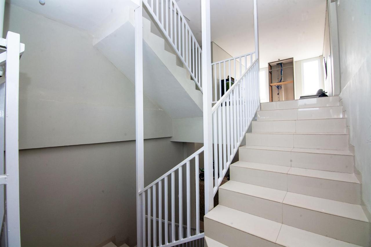 Oyo 2816 Privato Suite Kembaran Buitenkant foto
