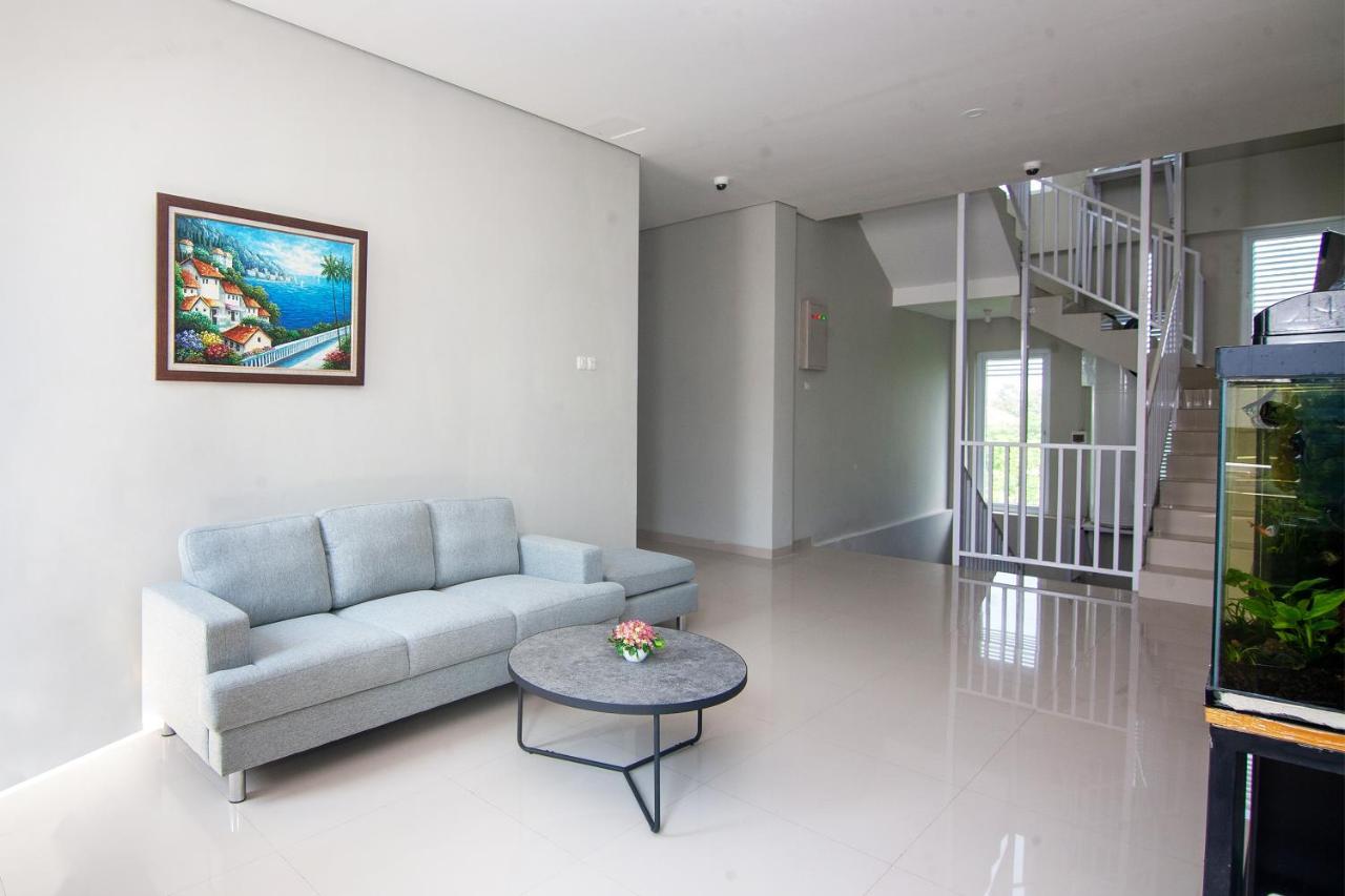 Oyo 2816 Privato Suite Kembaran Buitenkant foto