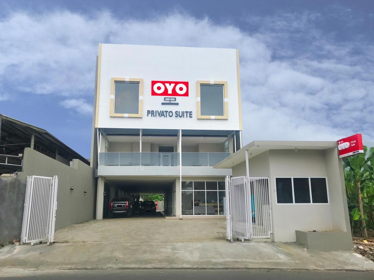 Oyo 2816 Privato Suite Kembaran Buitenkant foto
